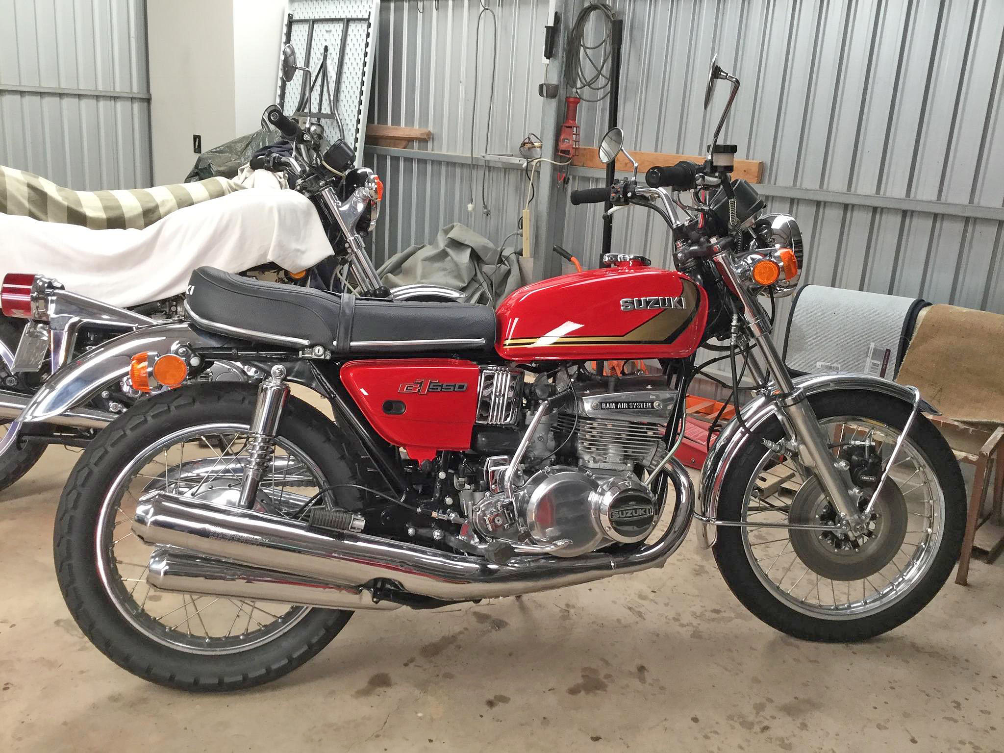 Suzuki GT550