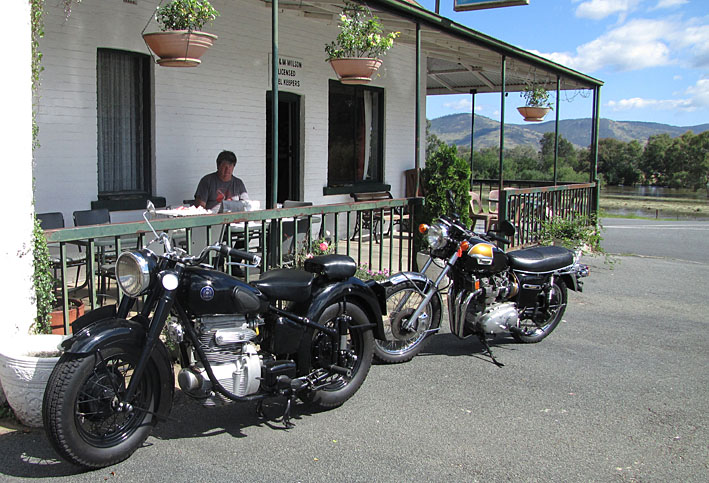 Breakfast at Wilson's Tintaldra Hotel