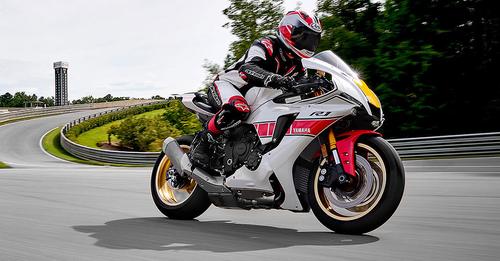 Yamaha R1 retro 2022