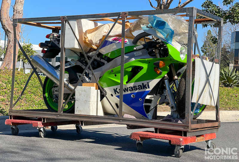 Kawasaki
              ZX-7R K2