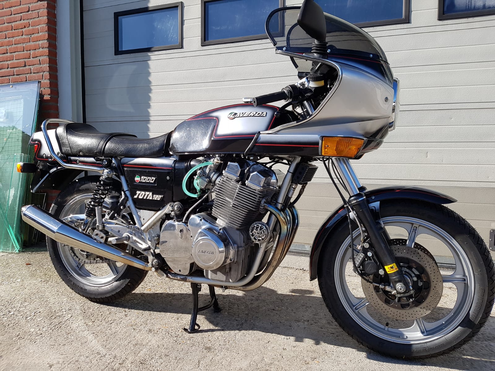 Laverda
              Jota 120