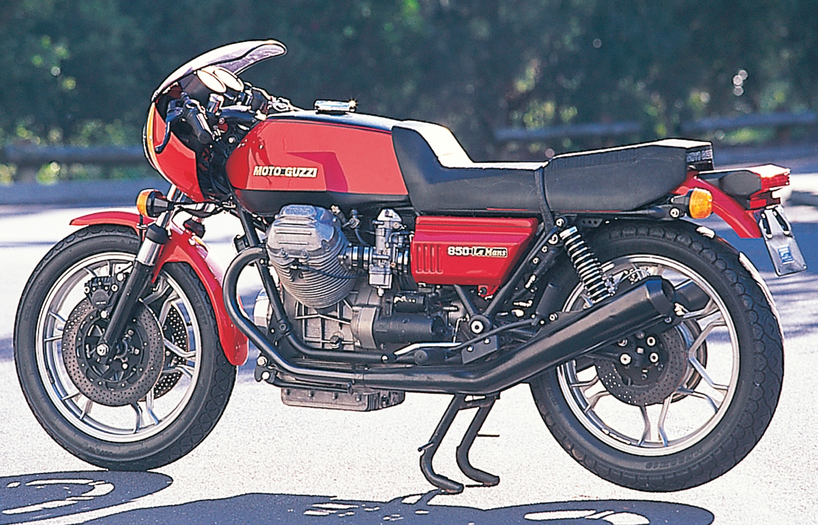 Moto Guzzi 850
              le Mans