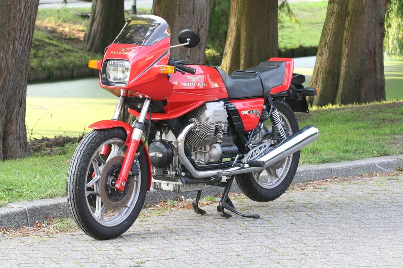 Moto Guzzi
              Le Mans