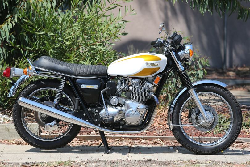 Triumph T160