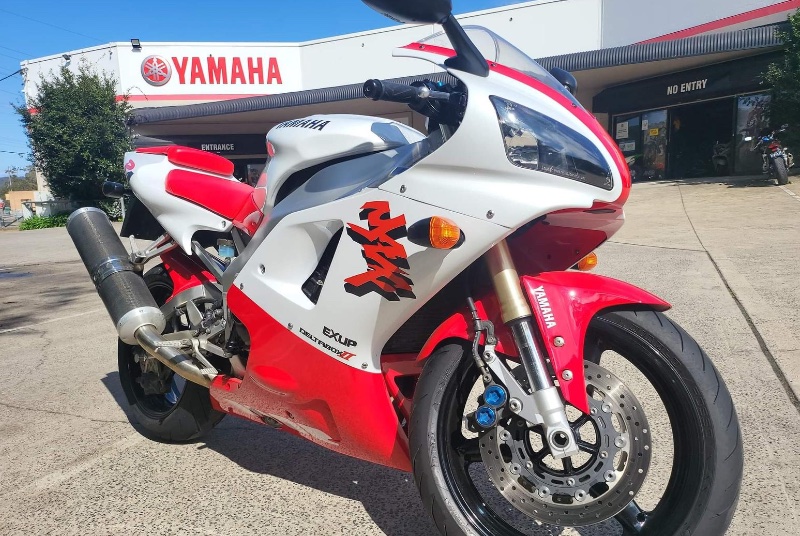 Yamaha R1