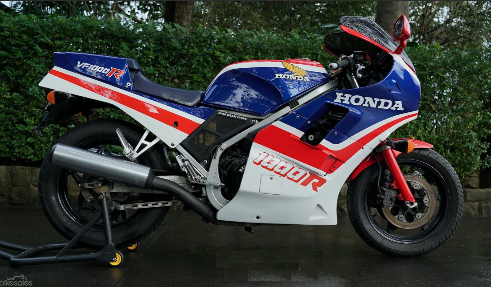 honda
              vf1000r
