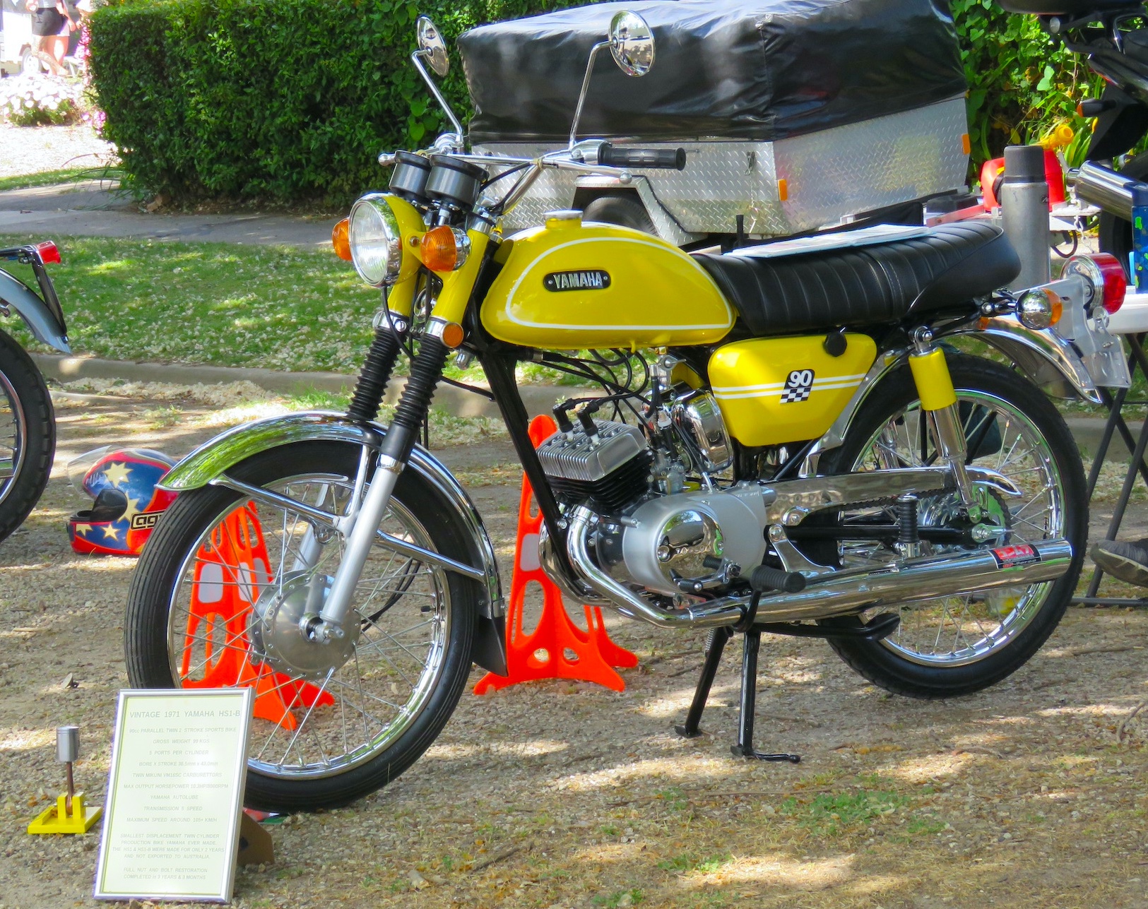 Yamaha
              HS1B