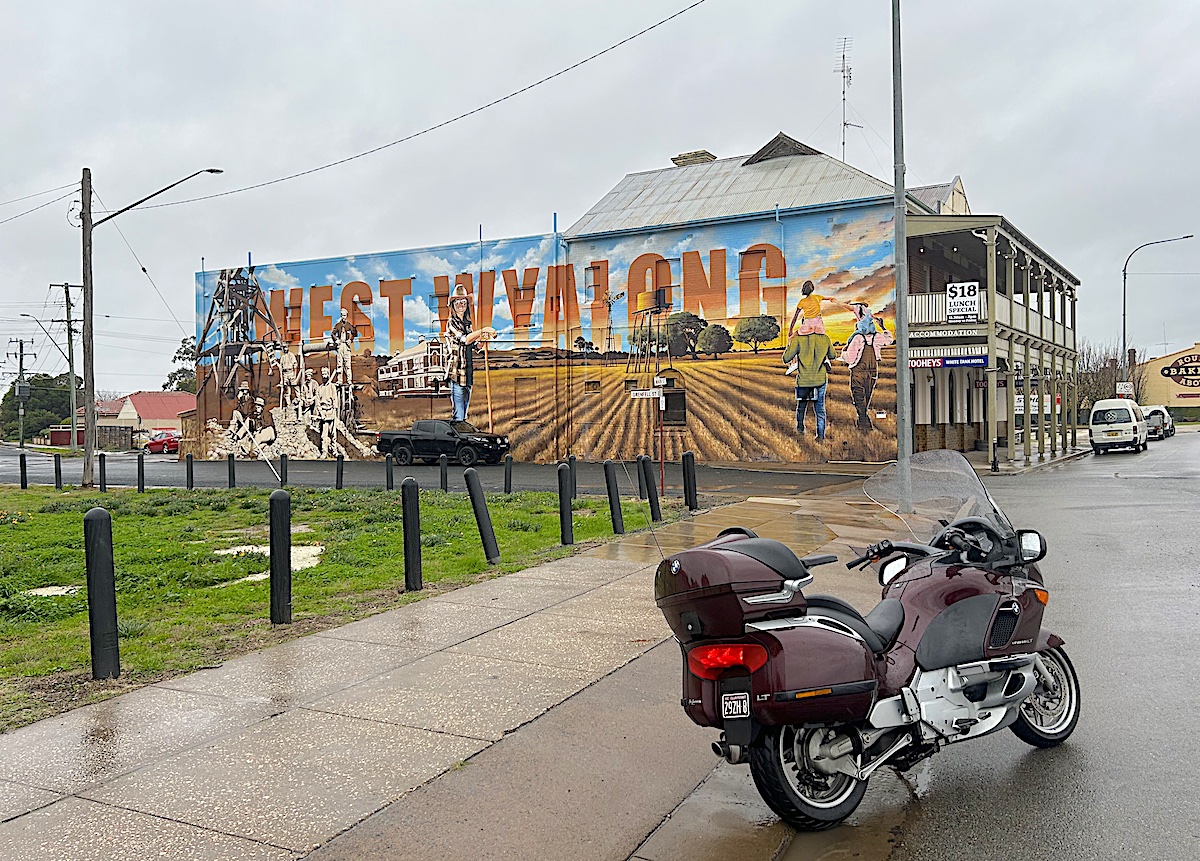 west
              wyalong bmw k1200lt